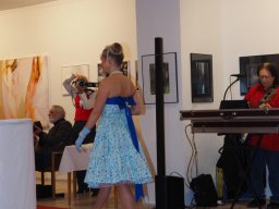 Fashion Show in der Contemplor Galerie Wien am 14. 03. 2024